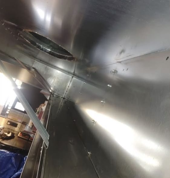 Intérieur de caisson inox brillant après nettoyage