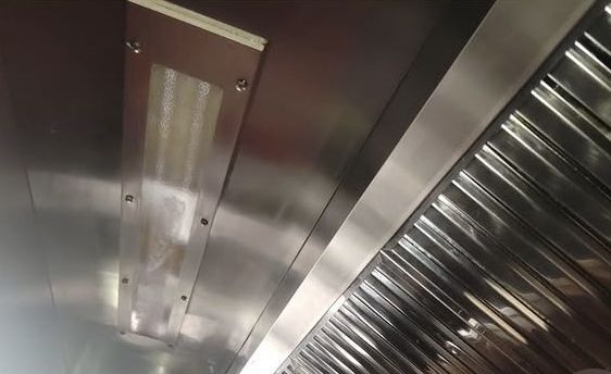 Plénum, éclairage et filtres de hotte propres